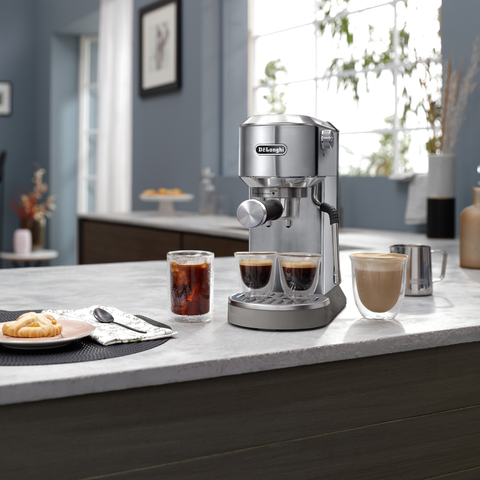 Machine à espresso compacte Dedica Duo Cold Brew acier inoxydable – De'Longhi
