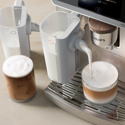 Machine à café automatique avec écran tactile Série 8000 Aromis – Philips